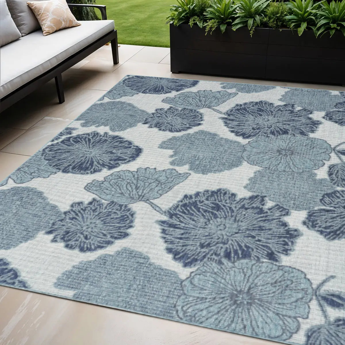5' X 7' Navy Blue Ivory And Blue Floral Indoor Outdoor Area Rug Homeroots Outdoor