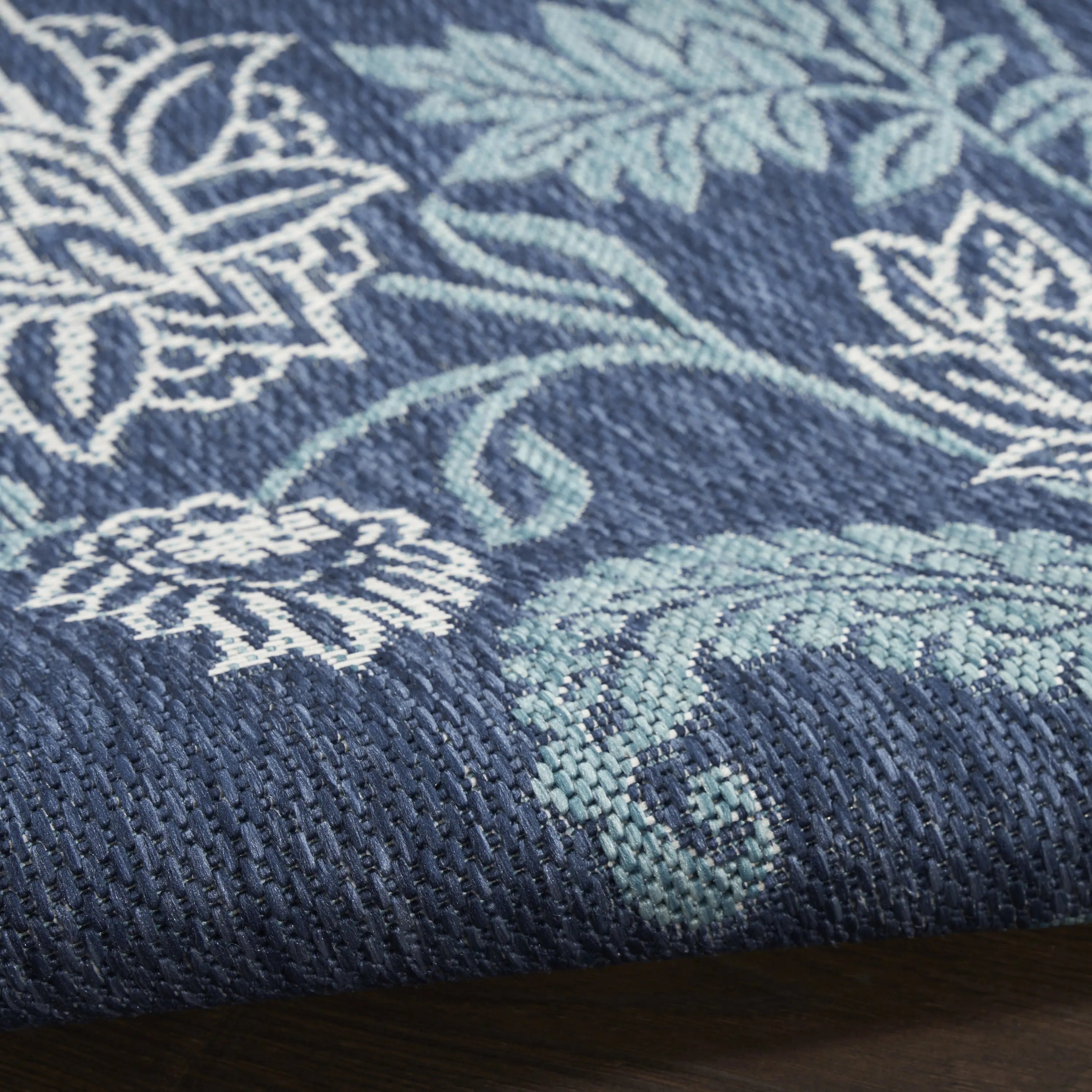 5' X 7' Navy Blue Sky Blue And Ivory Floral Indoor Outdoor Area Rug Homeroots Outdoor