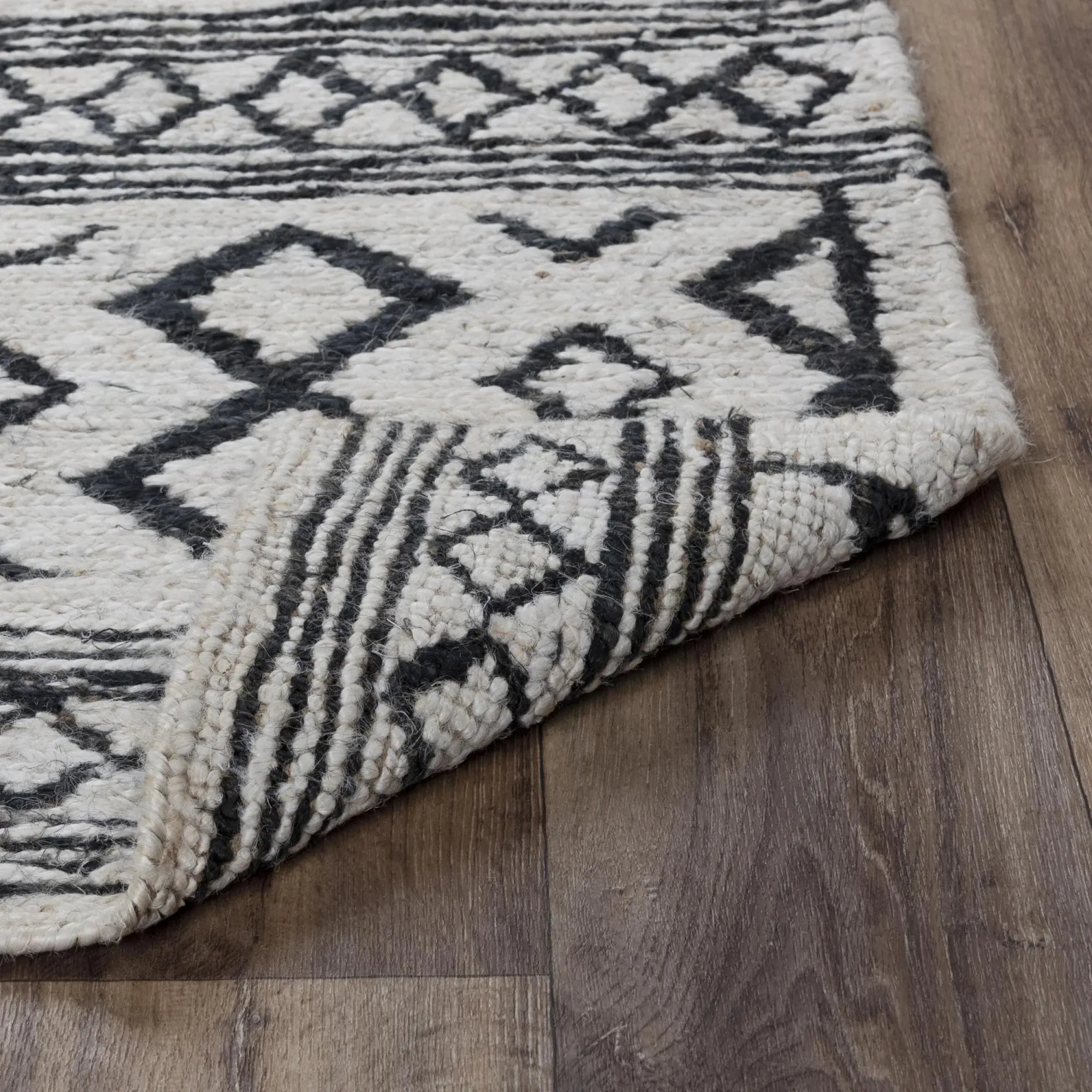5' X 8' Beige And Black Jute Geometric Hand Woven Area Rug Homeroots Home Decor
