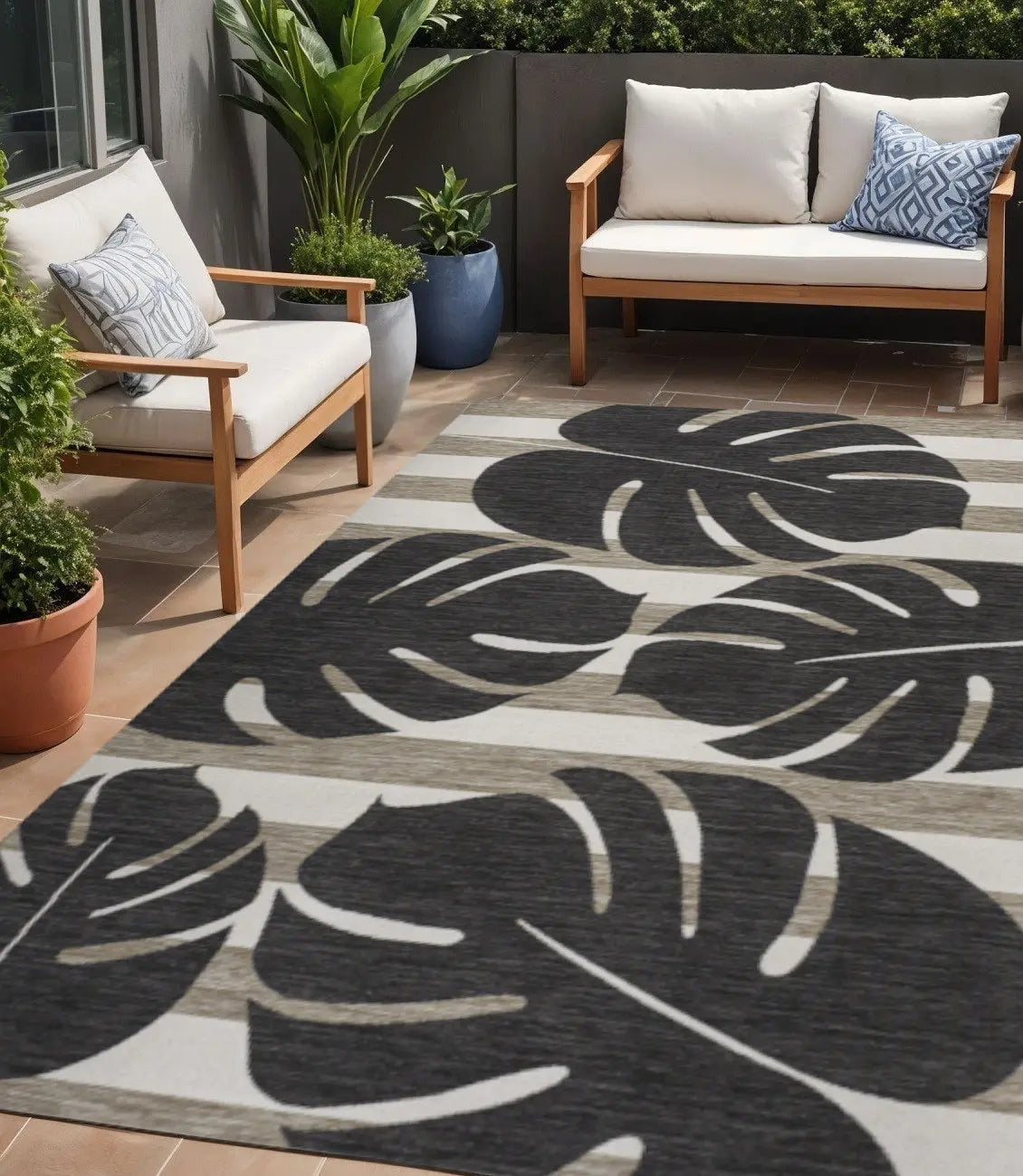 5' X 8' Black And Beige Floral Indoor Outdoor Area Rug Homeroots Outdoor