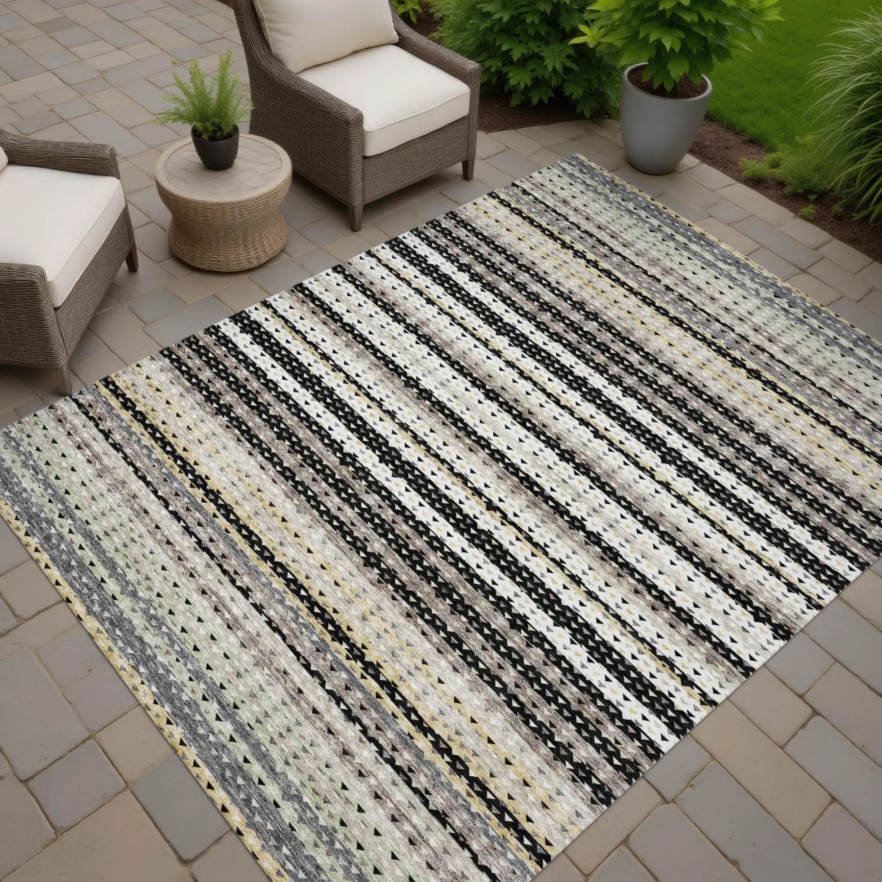 5' X 8' Black And Beige Striped Washable Indoor Outdoor Area Rug Homeroots Outdoor