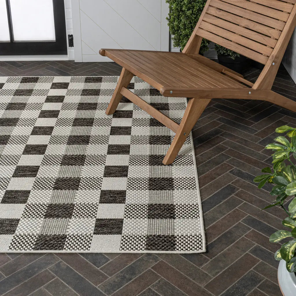 5' X 8' Black And Cream Geometric Indoor Outdoor Area Rug - GreatEagleInc