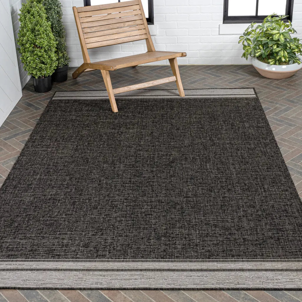 5' X 8' Black And Cream Indoor Outdoor Area Rug Homeroots Outdoor