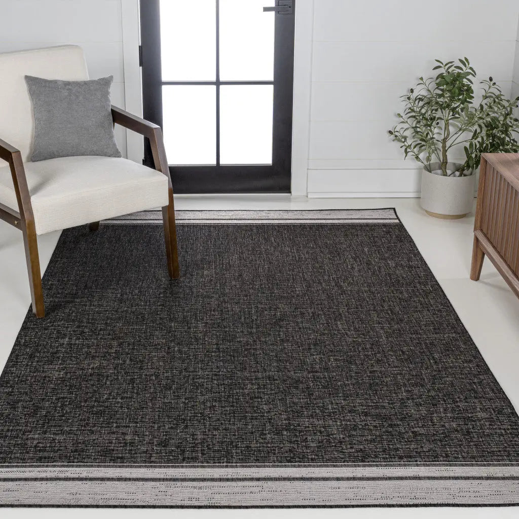 5' X 8' Black And Cream Indoor Outdoor Area Rug Homeroots Outdoor