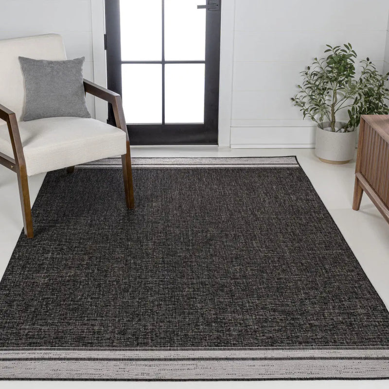 5' X 8' Black And Cream Indoor Outdoor Area Rug Homeroots Outdoor