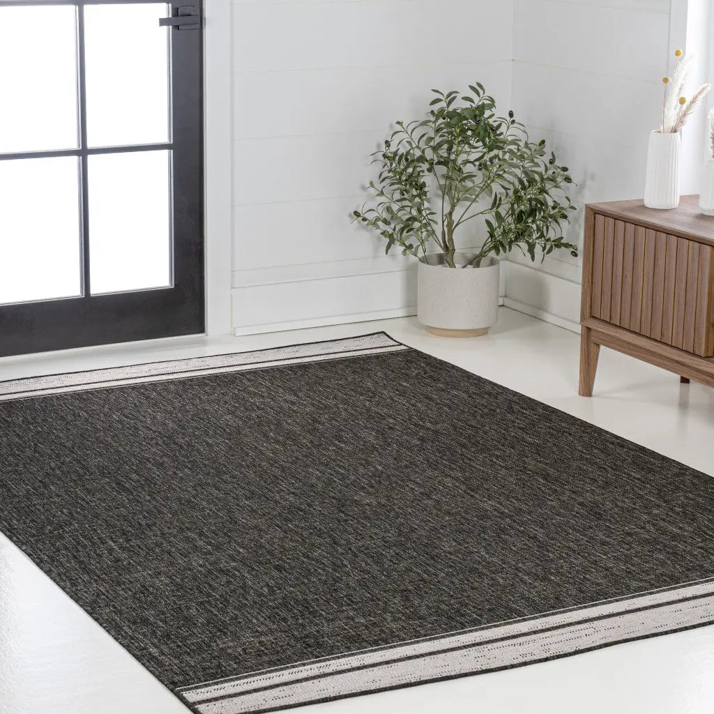 5' X 8' Black And Cream Indoor Outdoor Area Rug Homeroots Outdoor