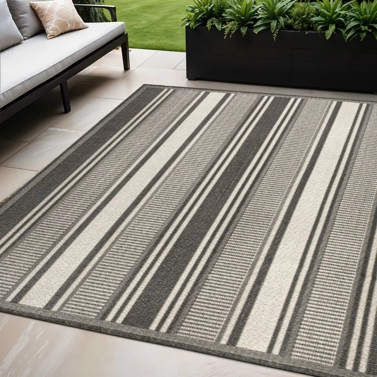 5' X 8' Black And Cream Striped Indoor Outdoor Area Rug Homeroots Outdoor