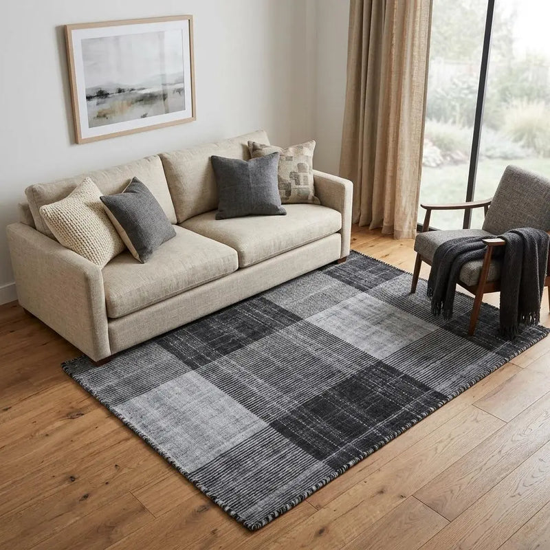 5' X 8' Black And Gray Plaid Hand Loomed Area Rug Homeroots Home Decor
