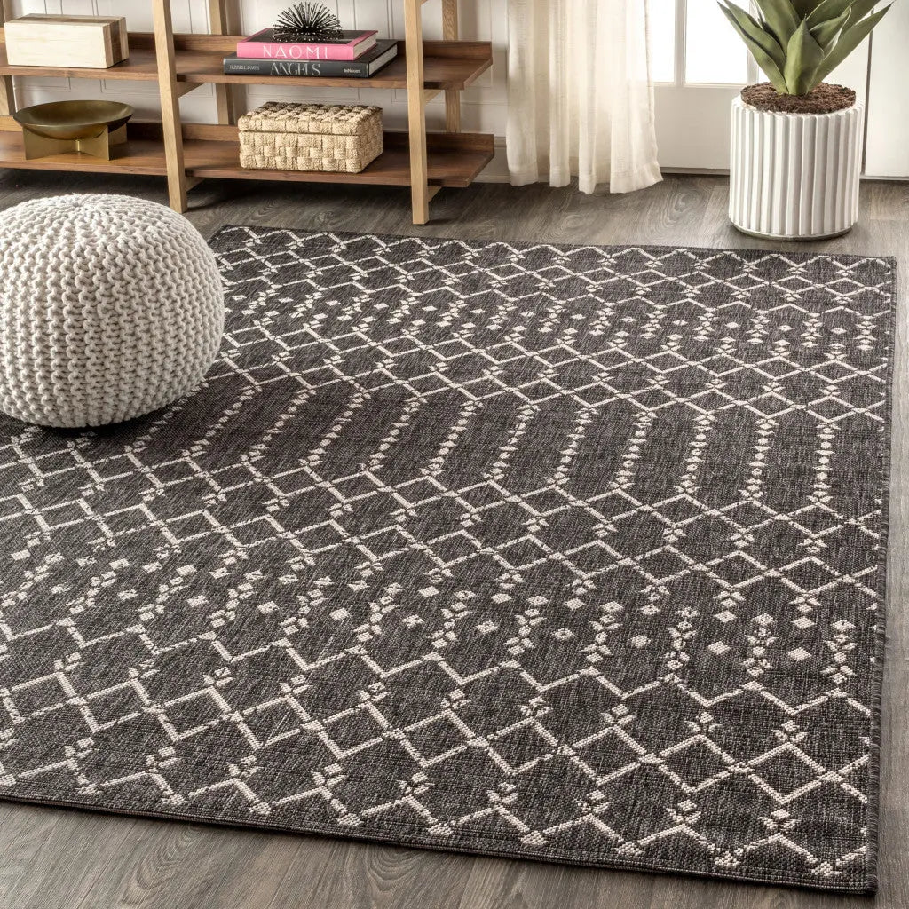 5' X 8' Black And Gray Trellis Indoor Outdoor Area Rug Homeroots Outdoor