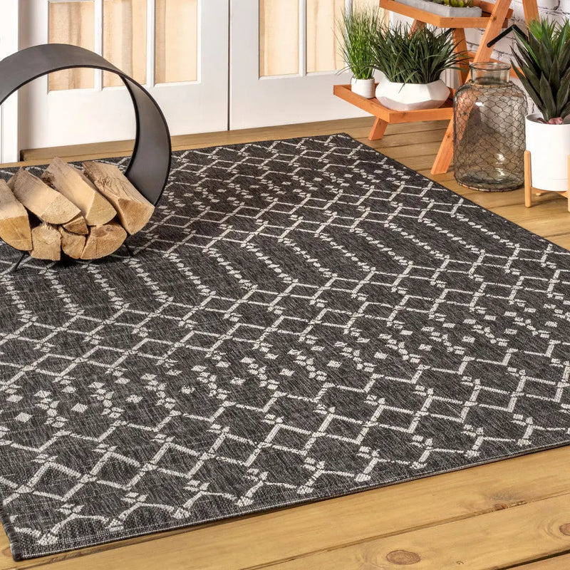 5' X 8' Black And Gray Trellis Indoor Outdoor Area Rug Homeroots Outdoor