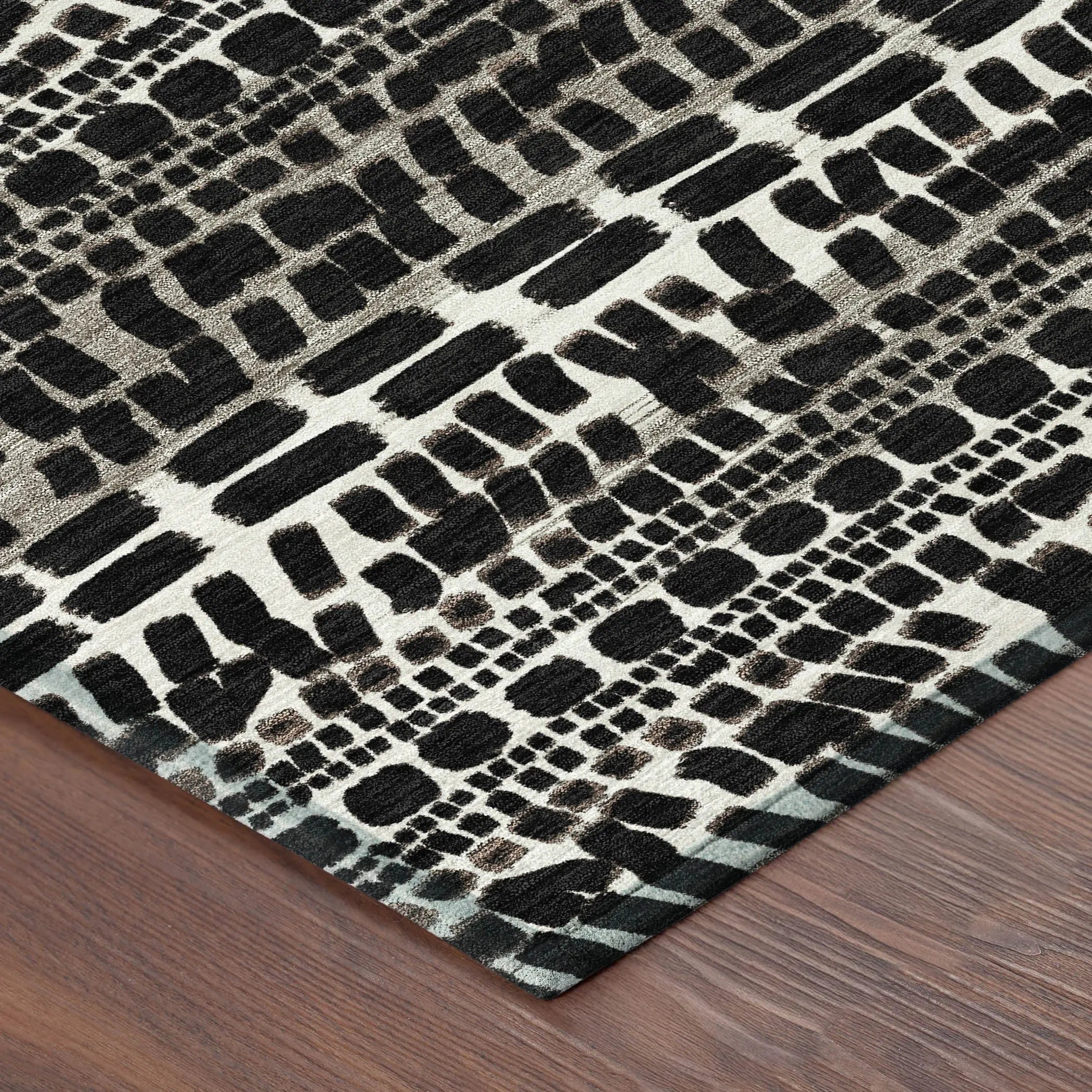 5' X 8' Black And Ivory Abstract Washable Indoor Outdoor Area Rug Homeroots Outdoor