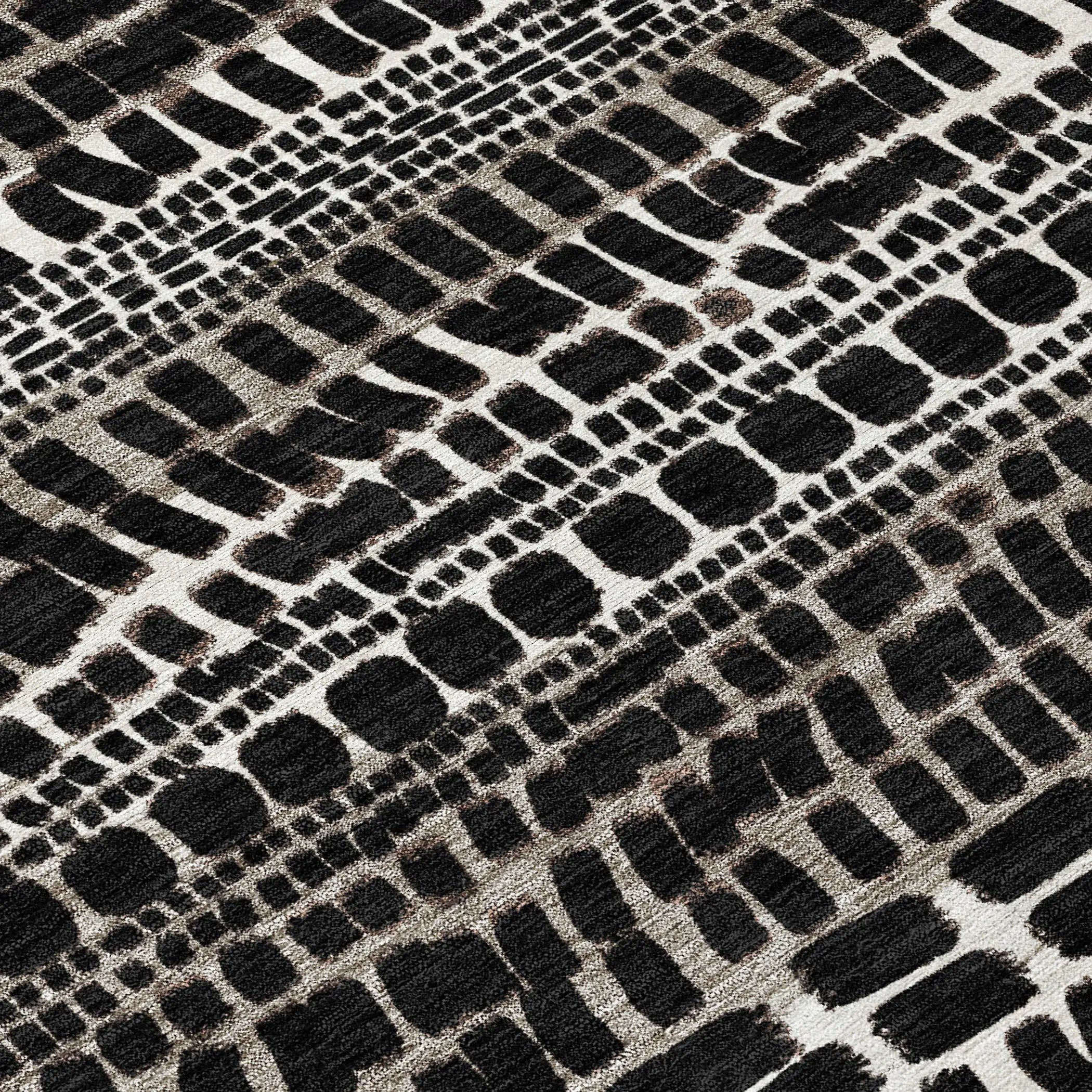 5' X 8' Black And Ivory Abstract Washable Indoor Outdoor Area Rug Homeroots Outdoor