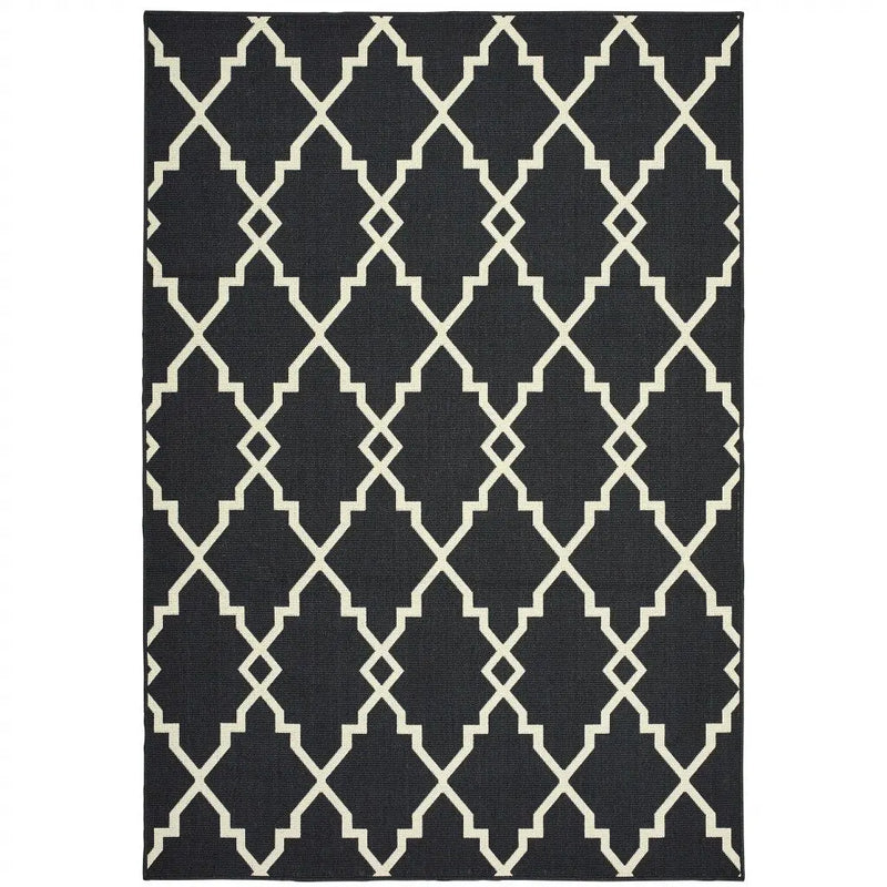 5' X 8' Black And Ivory Indoor Outdoor Area Rug Homeroots Outdoor