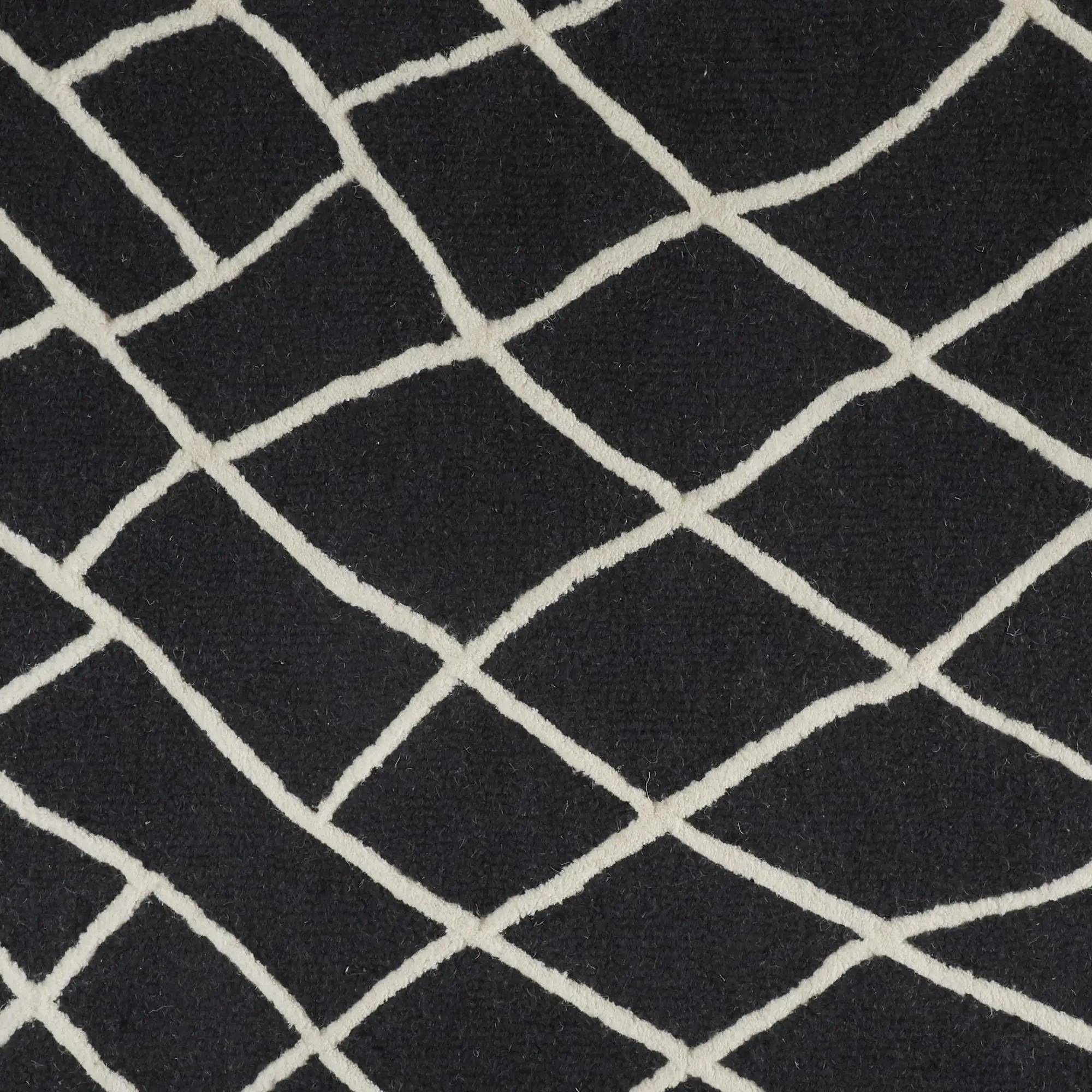 5' X 8' Black And Ivory Wool Geometric Hand Tufted Area Rug Homeroots Home Decor