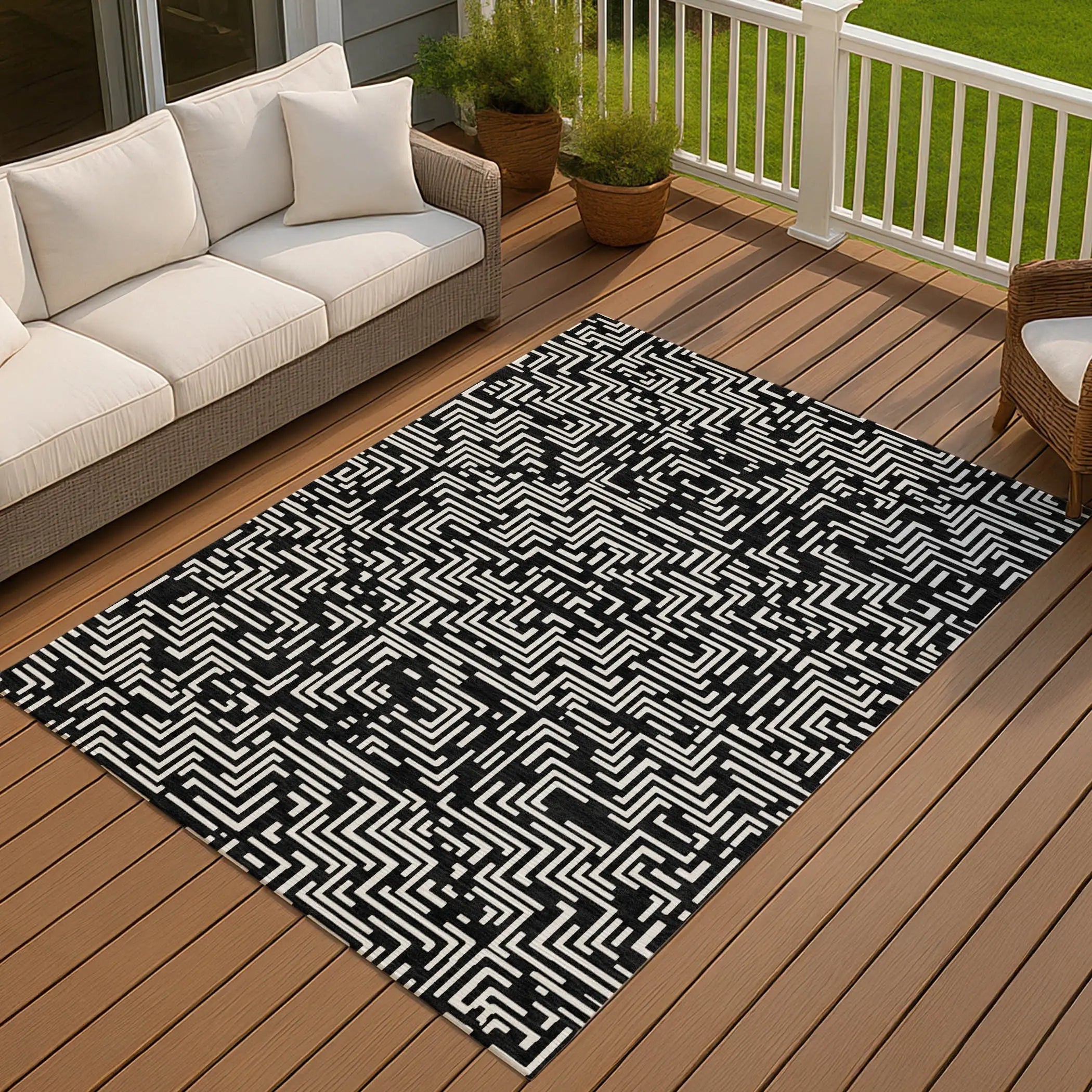 5' X 8' Black And Silver Geometric Washable Indoor Outdoor Area Rug Homeroots Outdoor