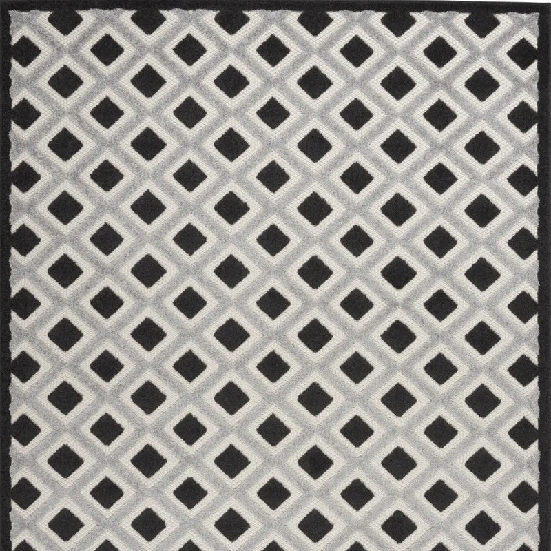 5' X 8' Black And White Geometric Indoor Outdoor Area Rug Homeroots Outdoor