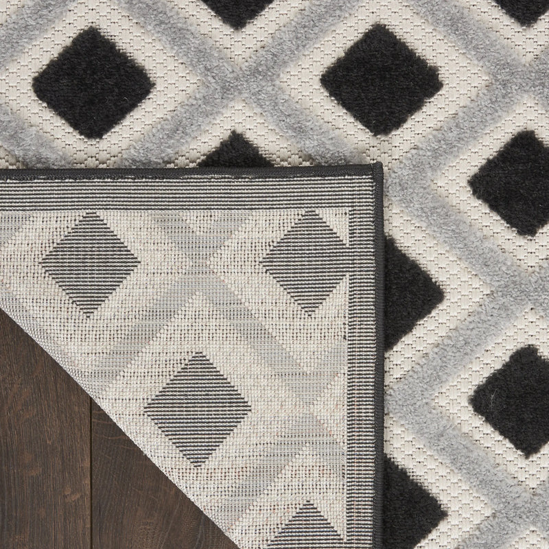 5' X 8' Black And White Geometric Indoor Outdoor Area Rug Homeroots Outdoor