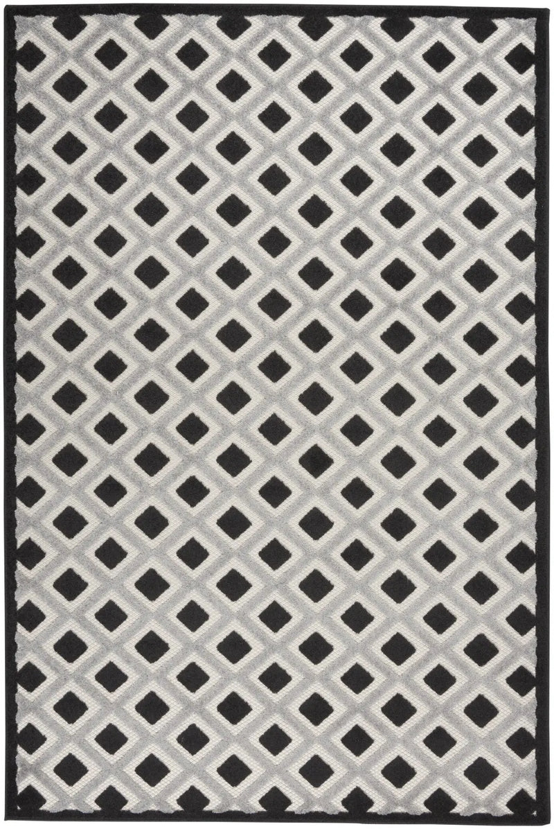 5' X 8' Black And White Indoor Outdoor Area Rug Homeroots Outdoor