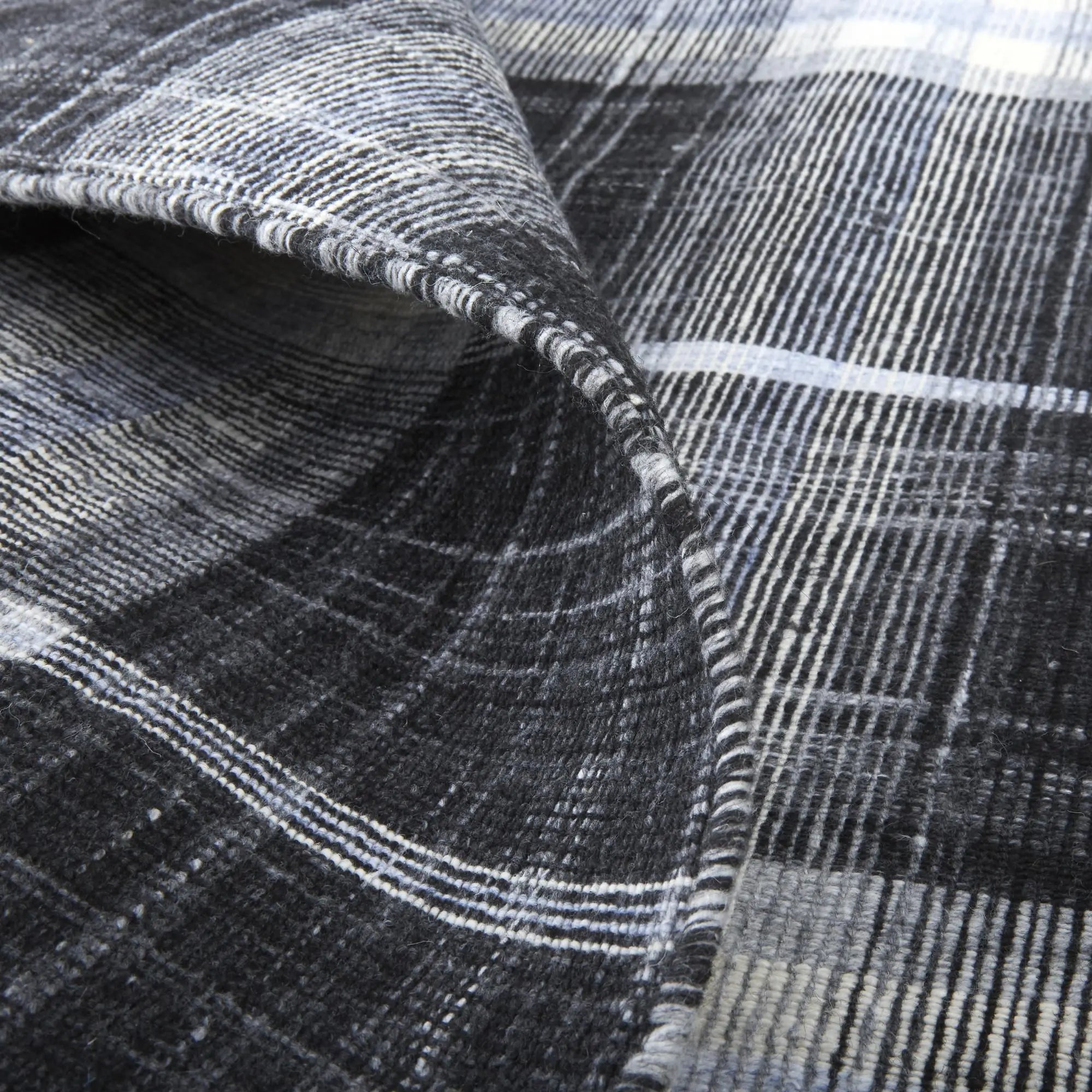 5' X 8' Black White And Blue Plaid Hand Loomed Area Rug Homeroots Home Decor