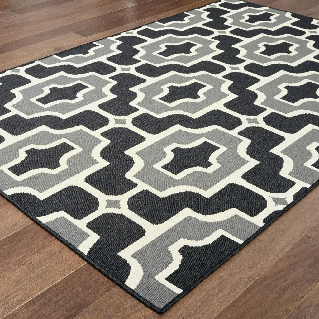 5' X 8' Black and Gray Geometric Stain Resistant Indoor Outdoor Area Rug Homeroots Outdoor