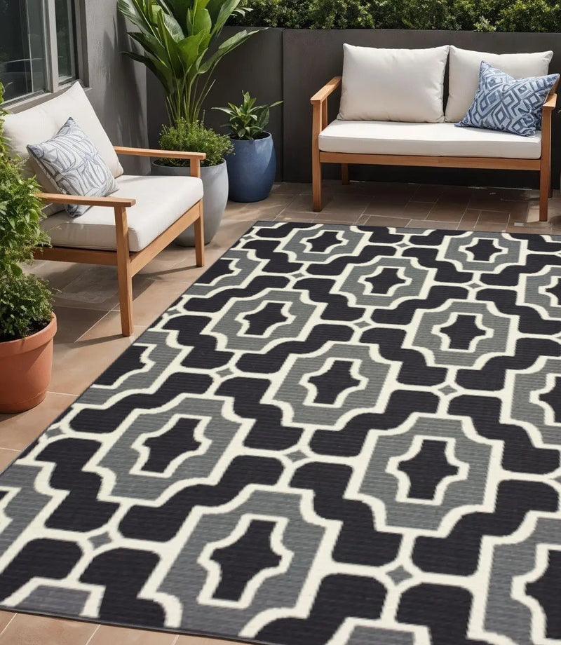 5' X 8' Black and Gray Geometric Stain Resistant Indoor Outdoor Area Rug Homeroots Outdoor