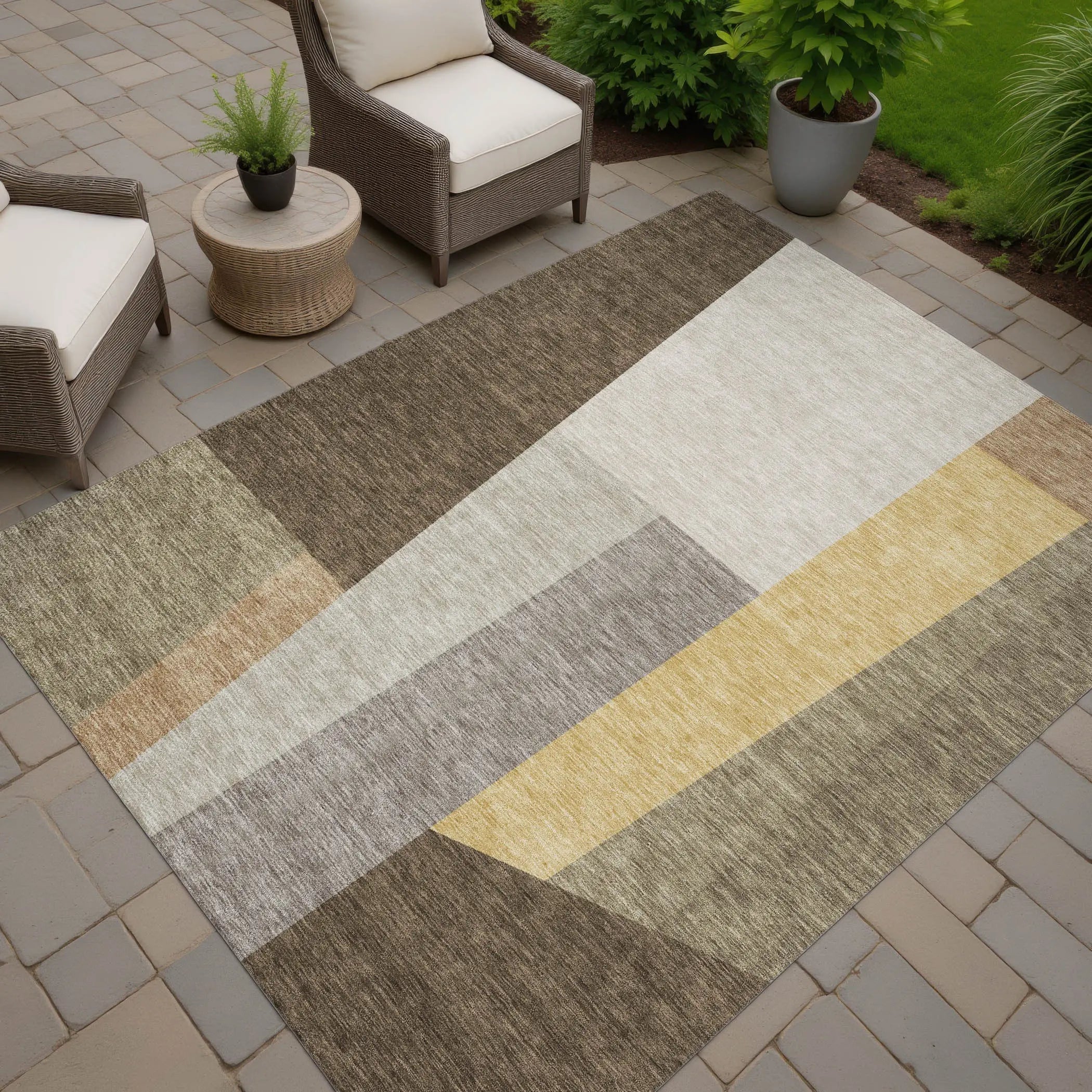 5' X 8' Chocolate And Beige Geometric Washable Indoor Outdoor Area Rug Homeroots Outdoor