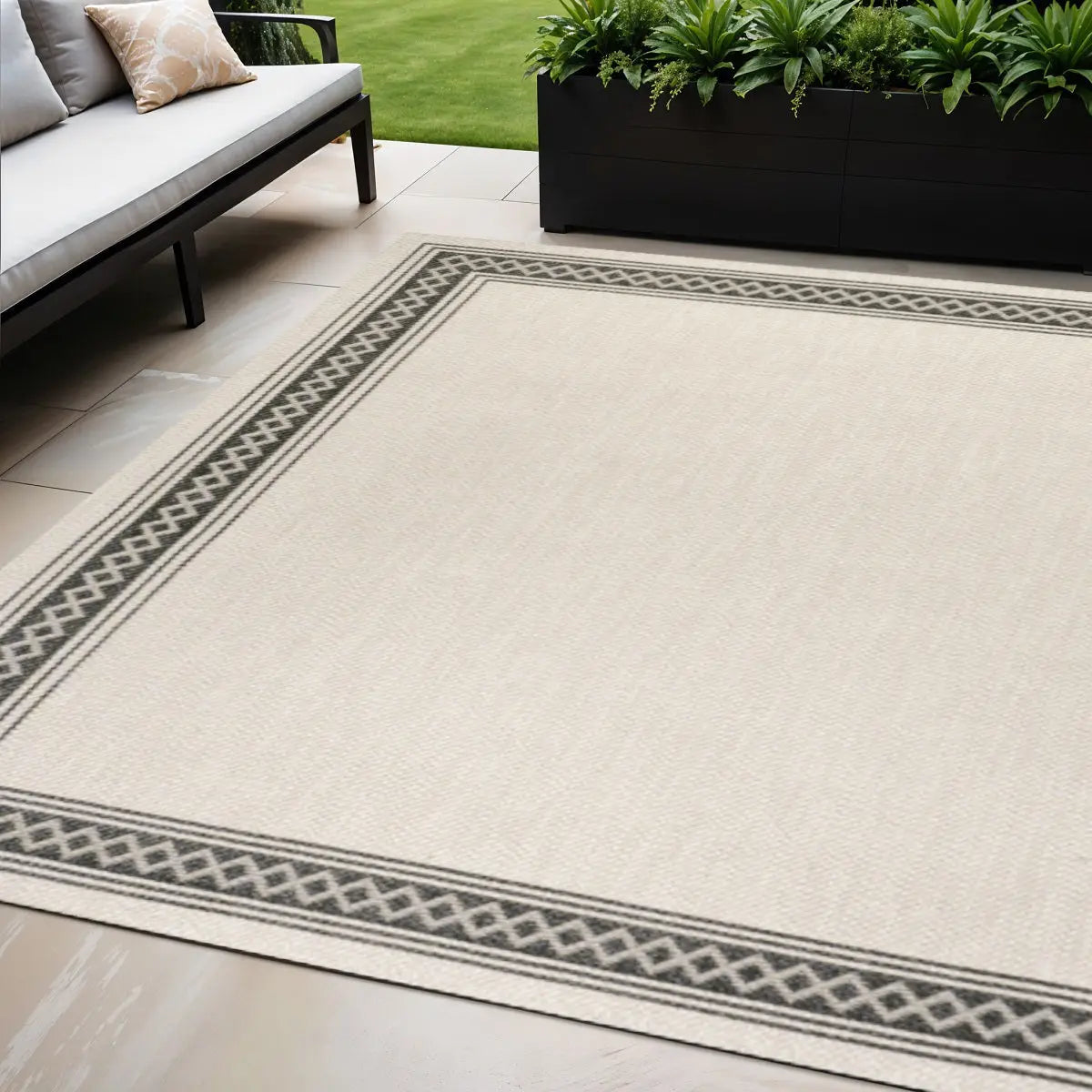5' X 8' Cream And Black Indoor Outdoor Area Rug Homeroots Outdoor