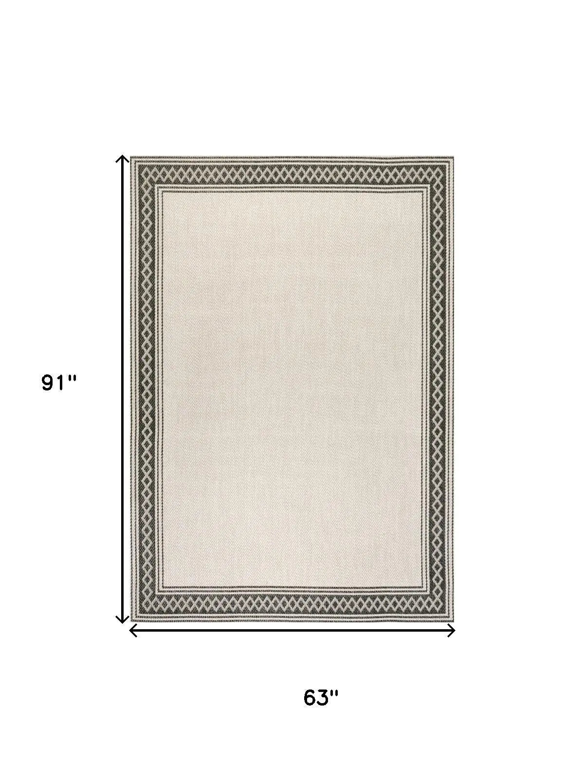 5' X 8' Cream And Black Indoor Outdoor Area Rug Homeroots Outdoor