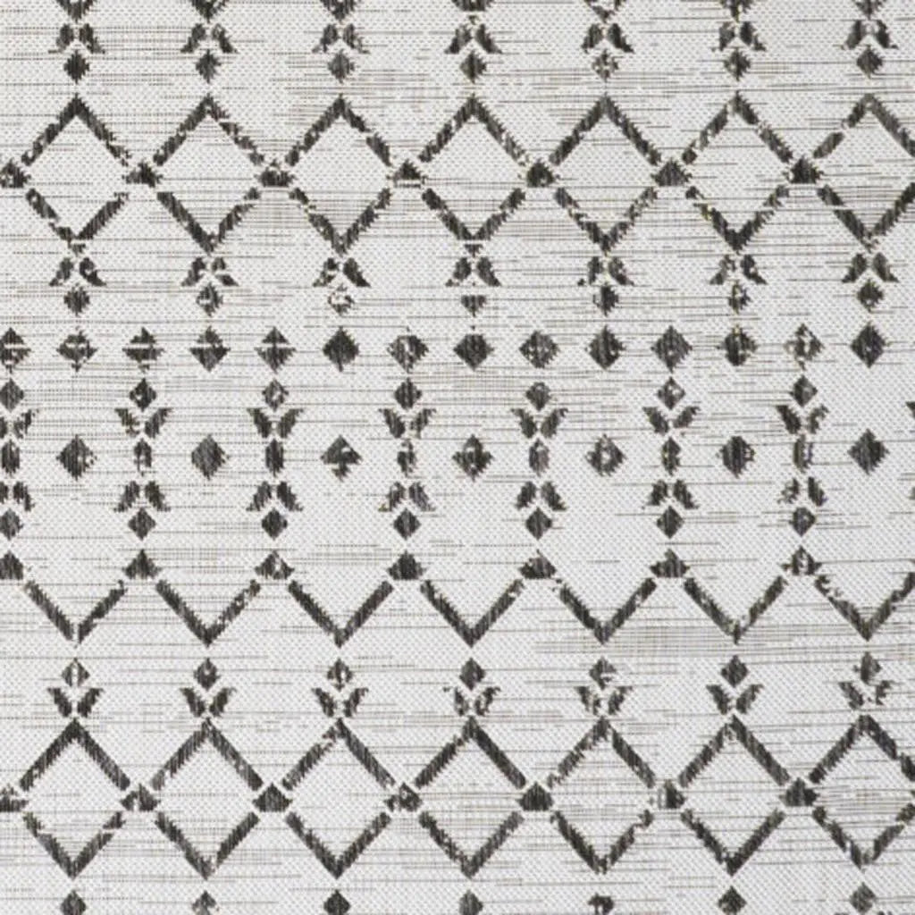5' X 8' Cream And Black Trellis Indoor Outdoor Area Rug Homeroots Outdoor