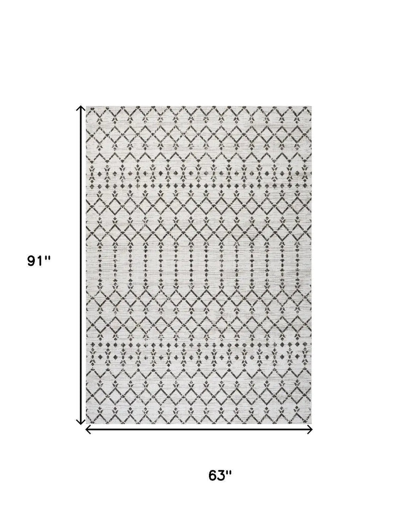 5' X 8' Cream And Black Trellis Indoor Outdoor Area Rug Homeroots Outdoor