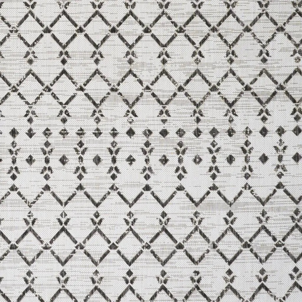 5' X 8' Cream And Black Trellis Indoor Outdoor Area Rug Homeroots Outdoor