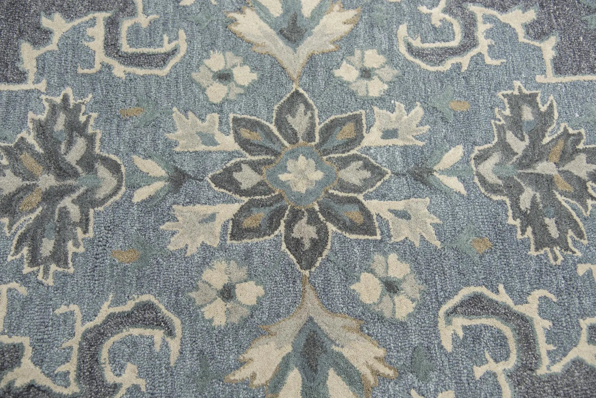 5' X 8' Dark Gray Blue Gray Natural And Ivory Wool Medallion Hand Tufted Area Rug Homeroots Home Decor