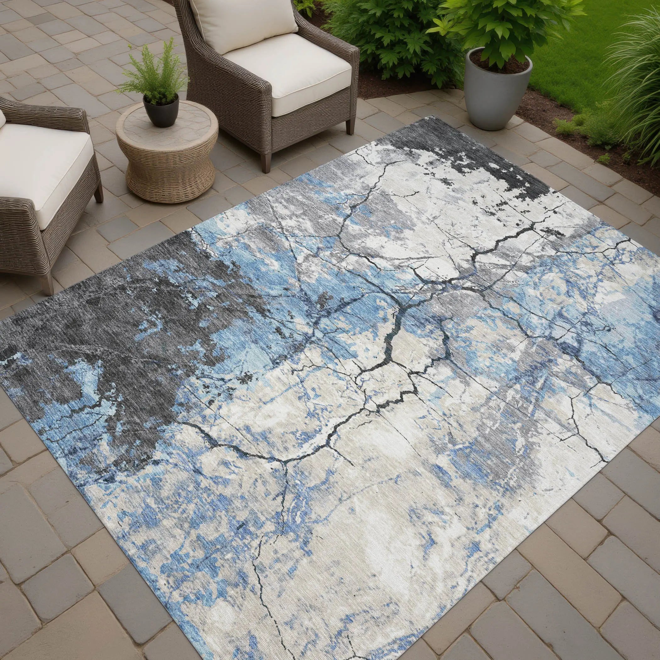 5' X 8' Denim Blue And Blue Abstract Washable Indoor Outdoor Area Rug Homeroots Outdoor