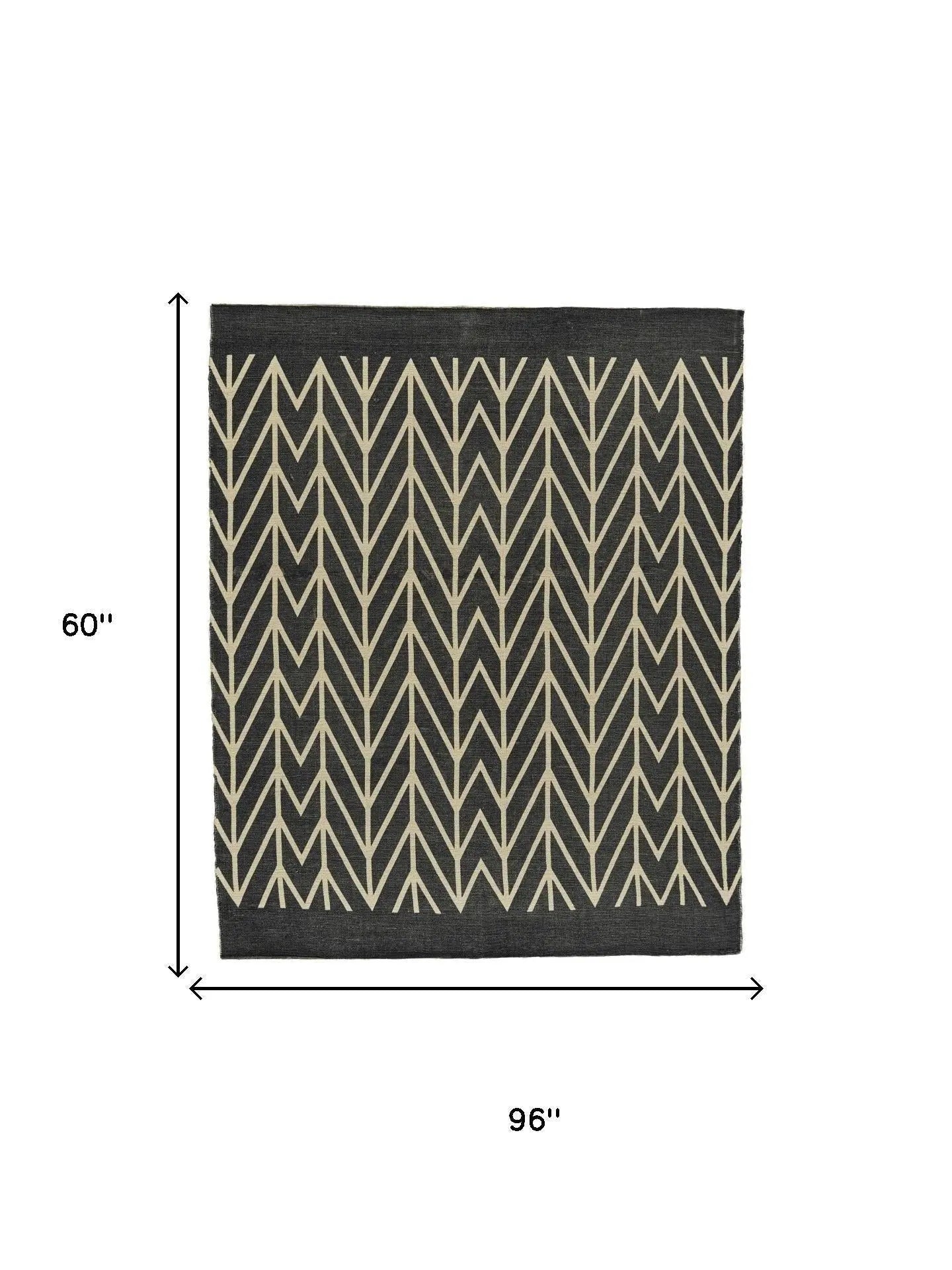 5' X 8' Gray And Black Chevron Hand Woven Area Rug Homeroots Home Decor