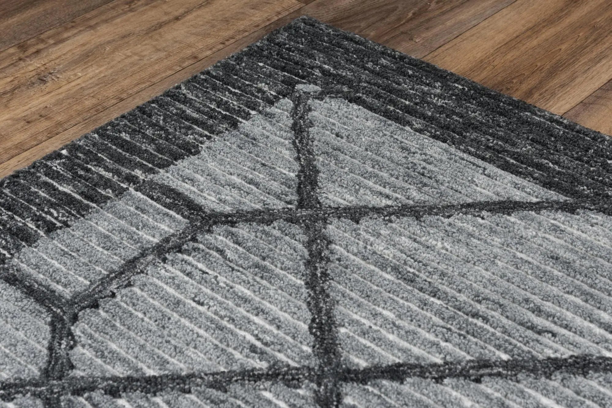 5' X 8' Gray And Black Geometric Hand Tufted Area Rug Homeroots Home Decor
