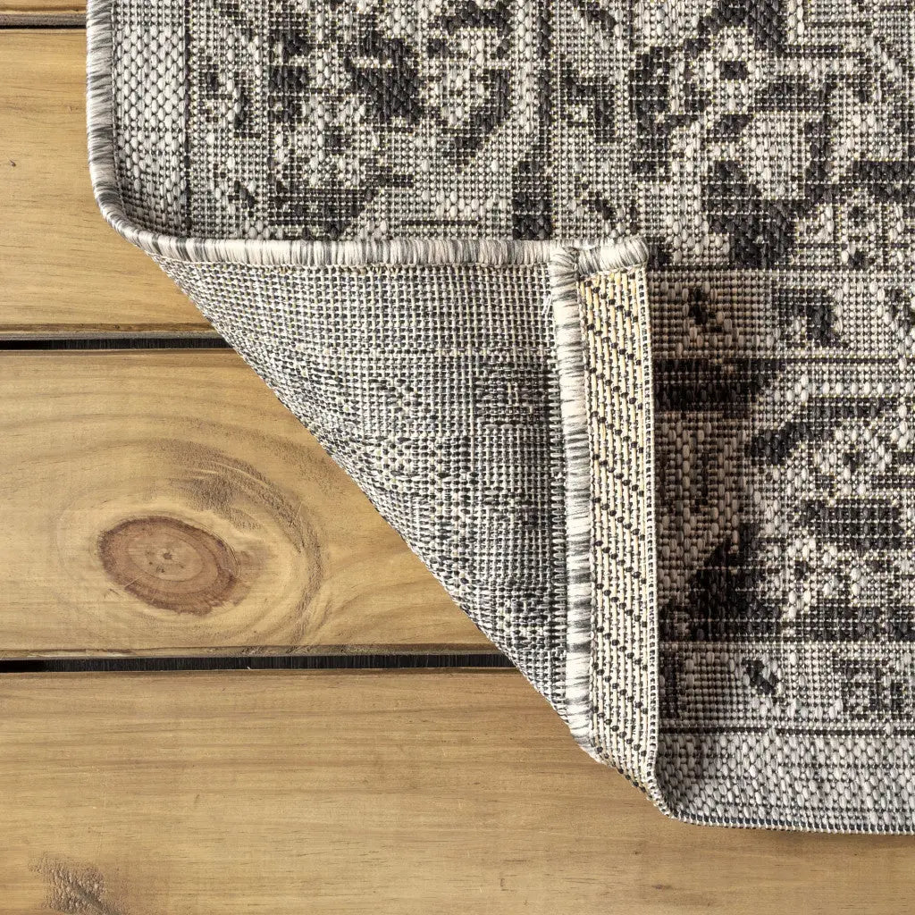 5' X 8' Gray And Black Medallion Indoor Outdoor Area Rug Homeroots Outdoor