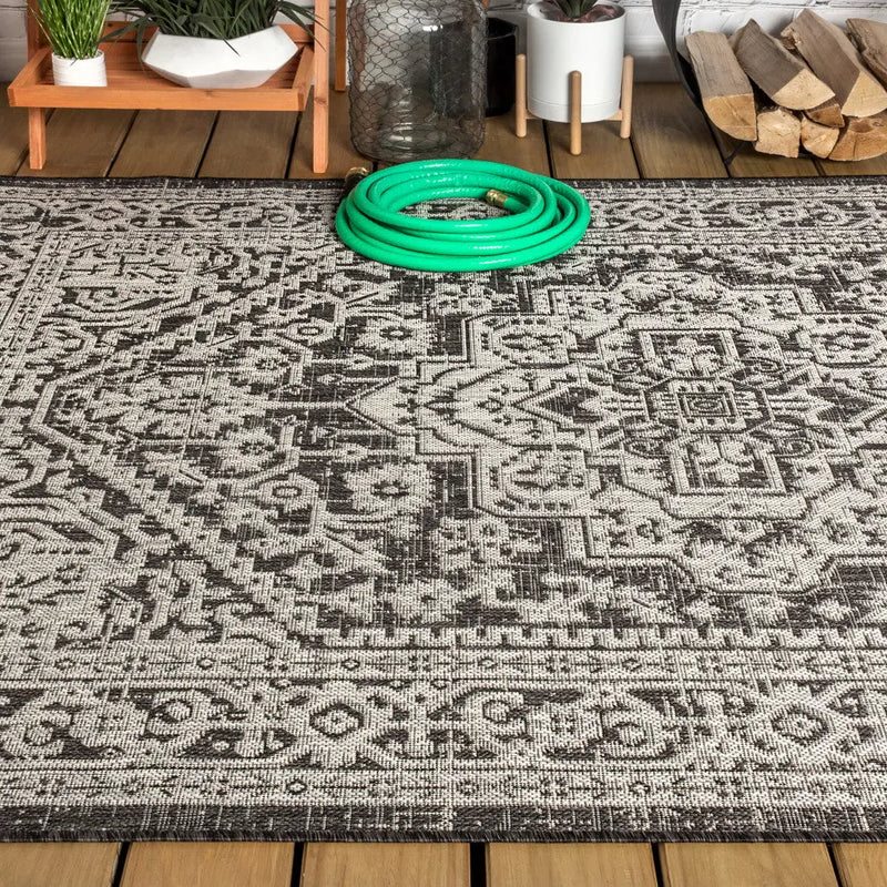 5' X 8' Gray And Black Medallion Indoor Outdoor Area Rug Homeroots Outdoor