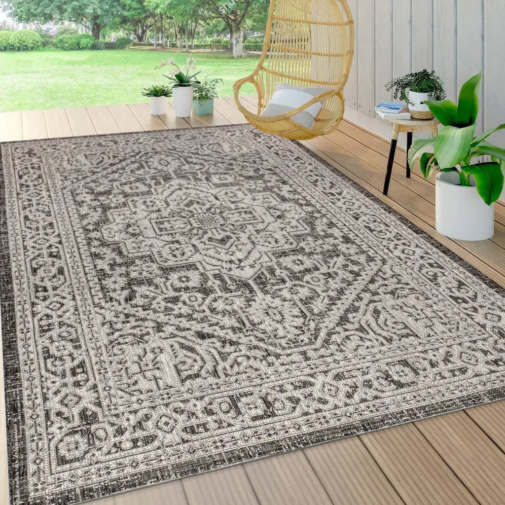 5' X 8' Gray And Black Medallion Indoor Outdoor Area Rug Homeroots Outdoor