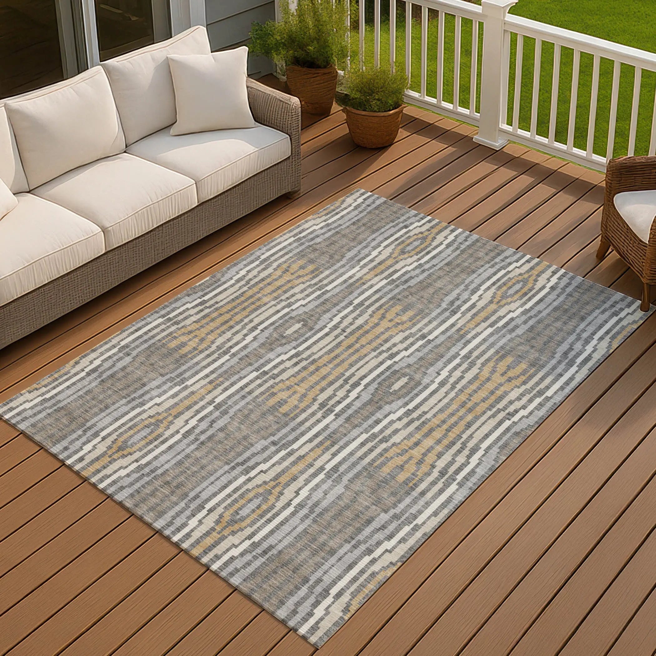 5' X 8' Gray And Ivory Abstract Washable Indoor Outdoor Area Rug Homeroots Outdoor