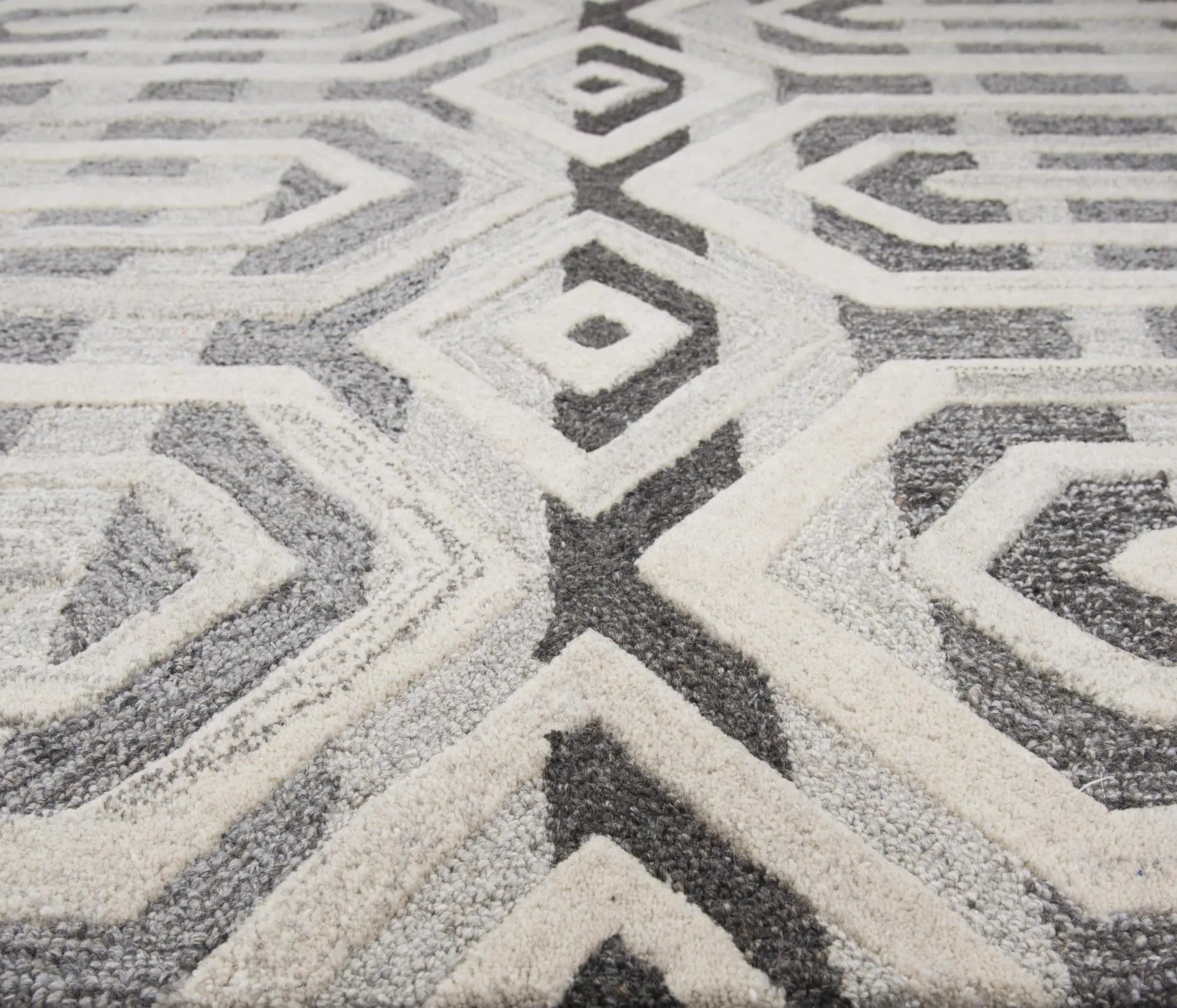 5' X 8' Gray And Natural Wool Geometric Hand Tufted Area Rug Homeroots Home Decor