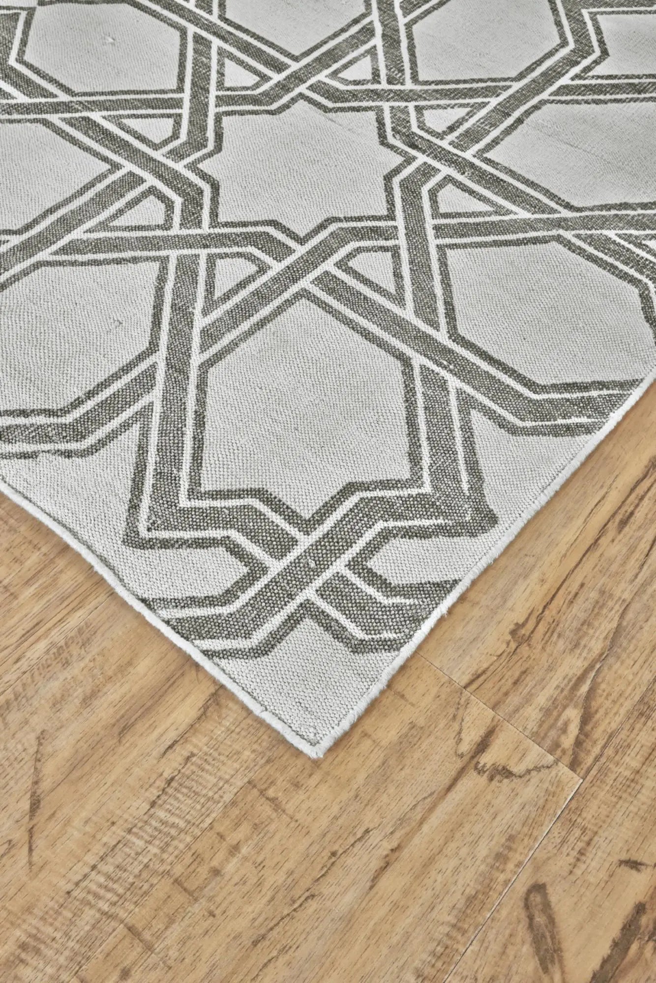 5' X 8' Gray And White Geometric Hand Woven Area Rug Homeroots Home Decor