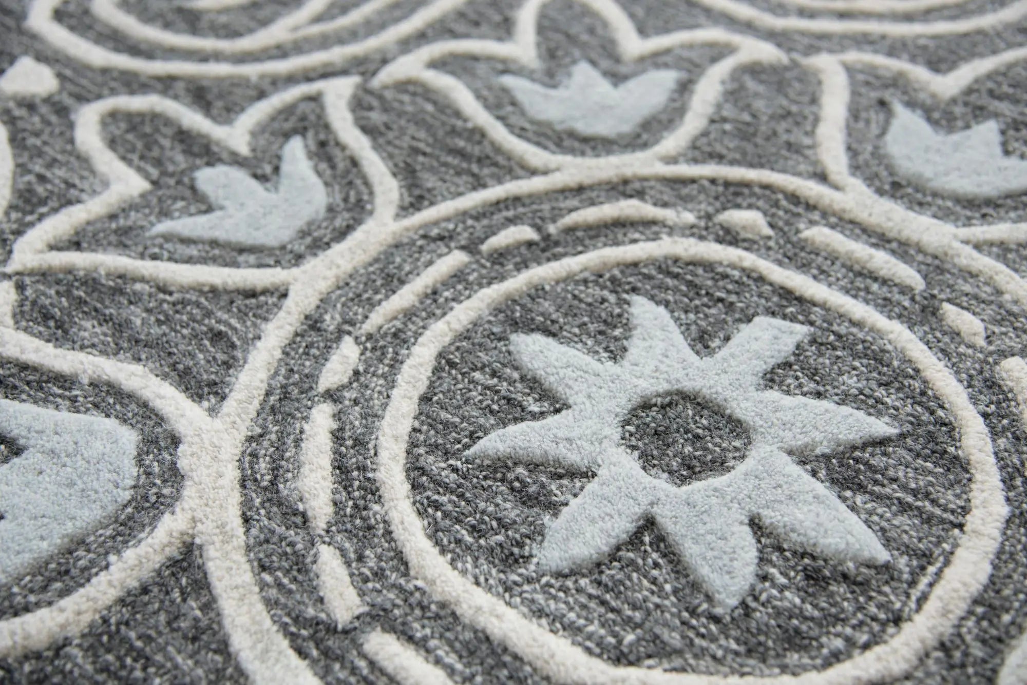 5' X 8' Gray Light Gray And Natural Wool Moroccan Hand Tufted Area Rug Homeroots Home Decor