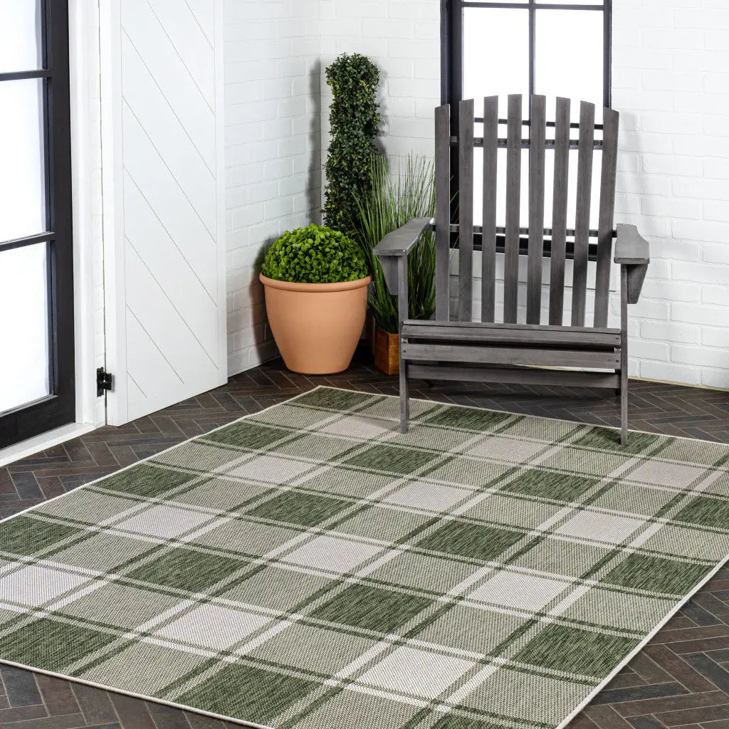 5' X 8' Green And Cream Gingham Indoor Outdoor Area Rug - GreatEagleInc