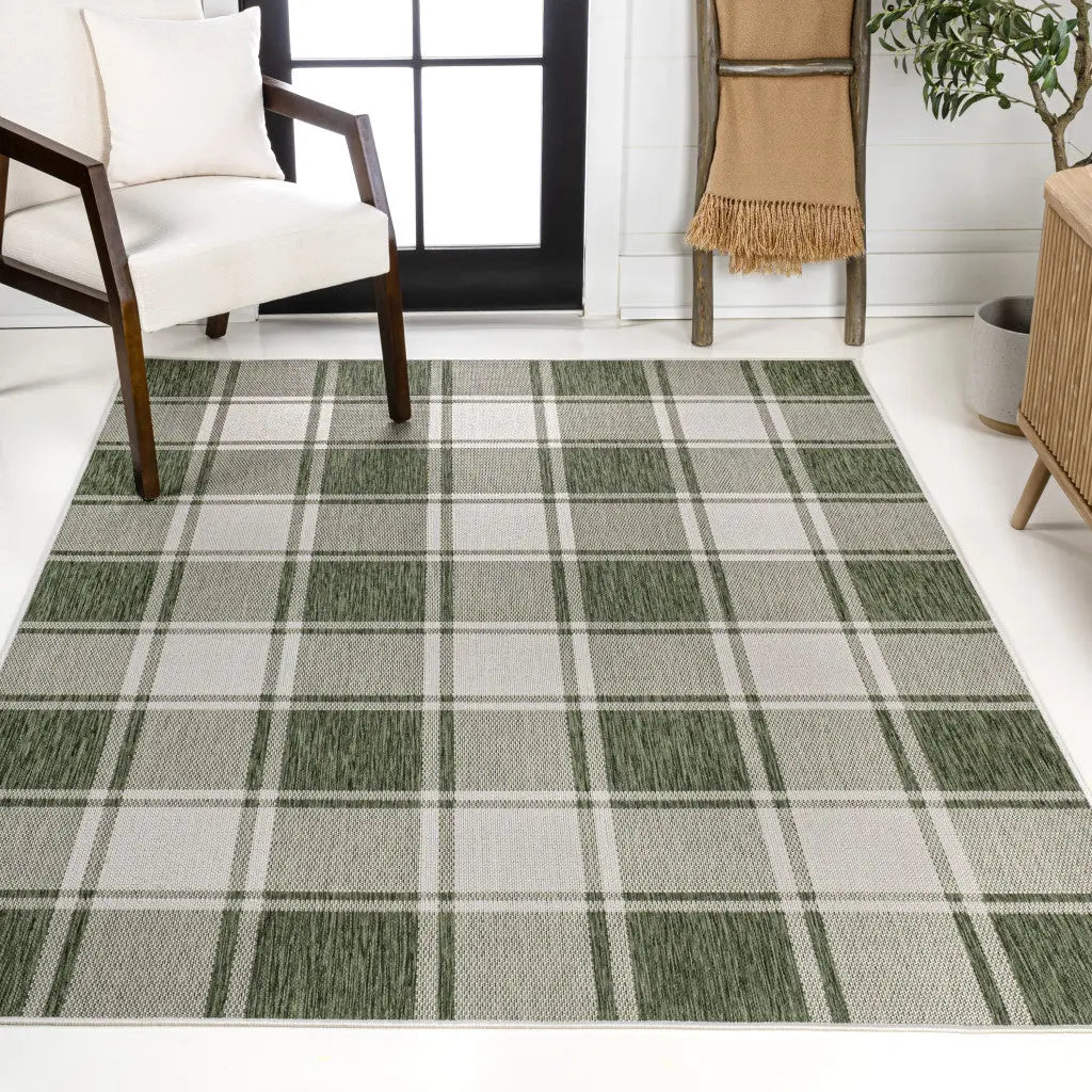 5' X 8' Green And Cream Gingham Indoor Outdoor Area Rug - GreatEagleInc