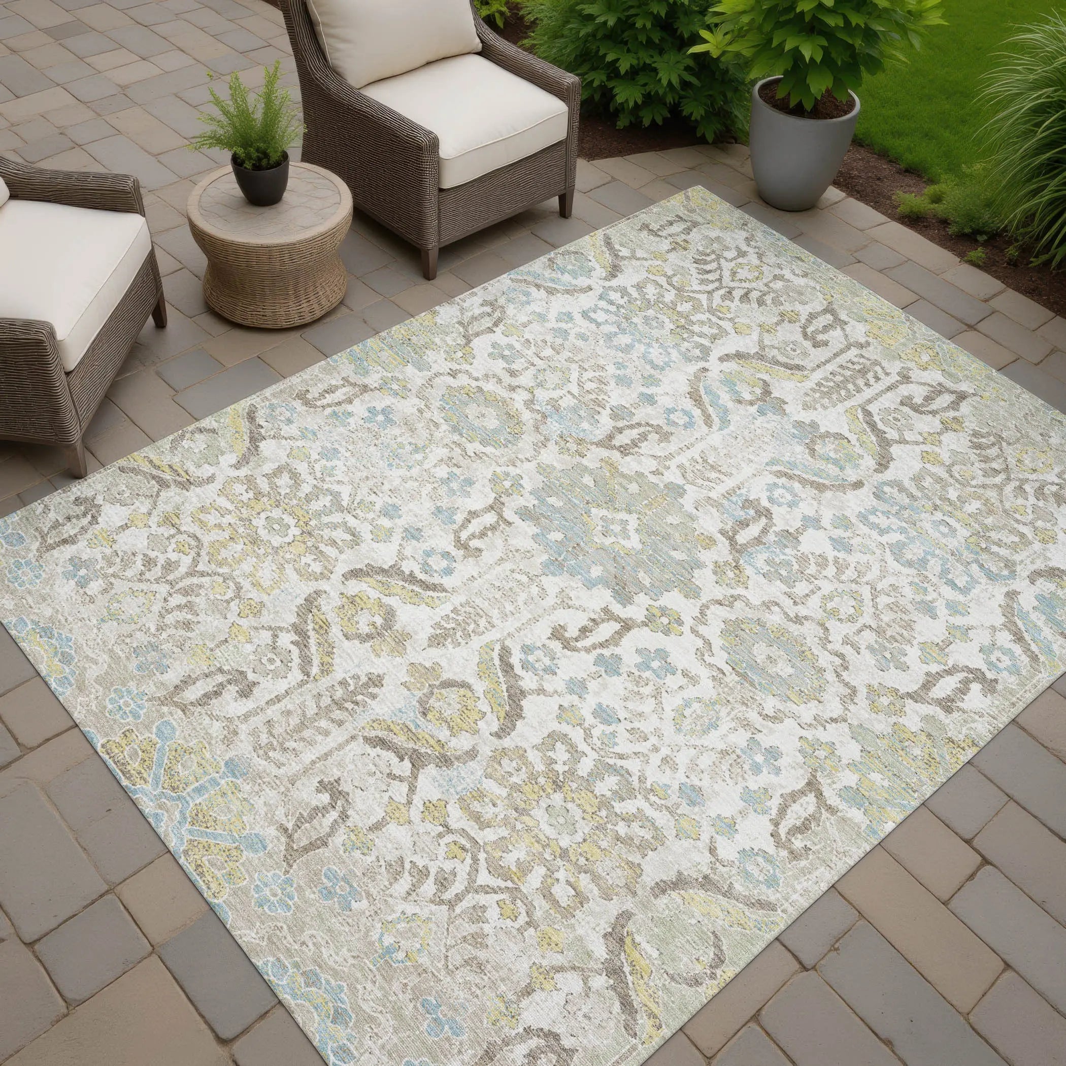 5' X 8' Ivory And Beige Damask Washable Indoor Outdoor Area Rug Homeroots Outdoor