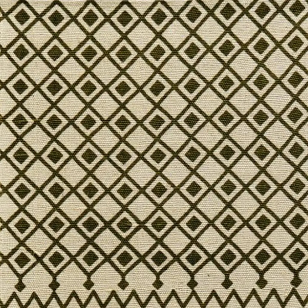 5' X 8' Ivory And Green Argyle Hand Woven Area Rug Homeroots Home Decor