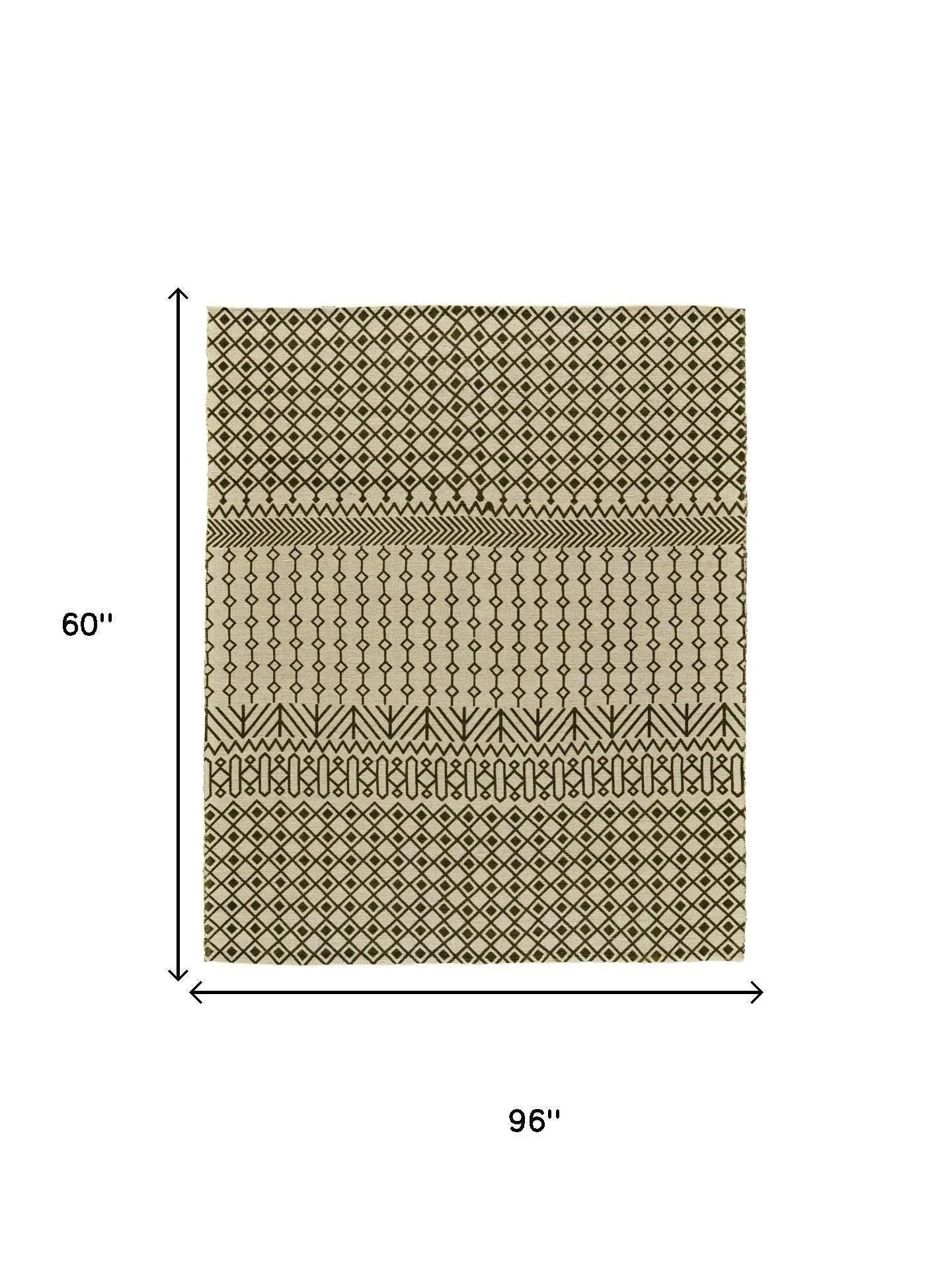 5' X 8' Ivory And Green Argyle Hand Woven Area Rug Homeroots Home Decor