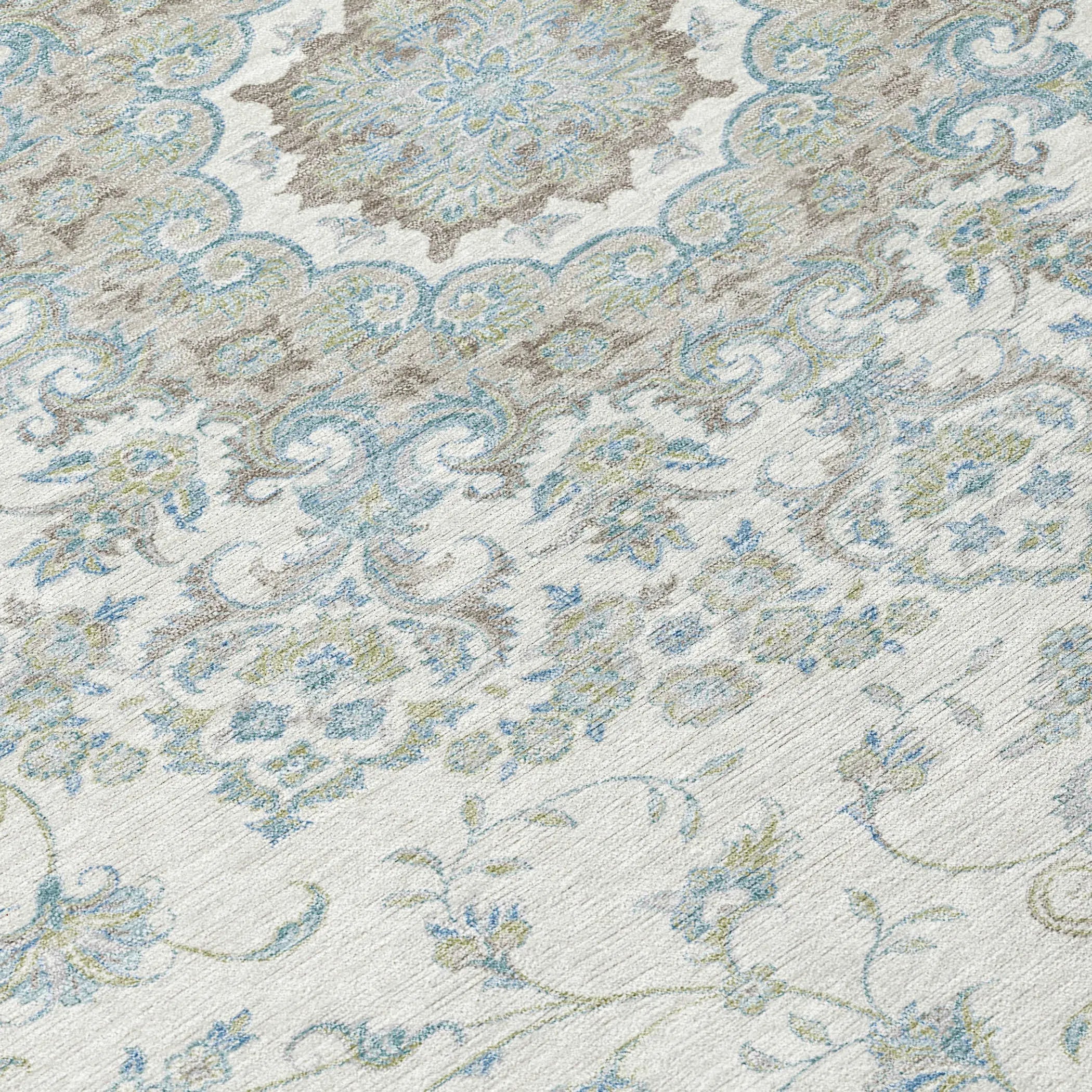5' X 8' Ivory And Silver Floral Medallion Washable Indoor Outdoor Area Rug Homeroots Outdoor