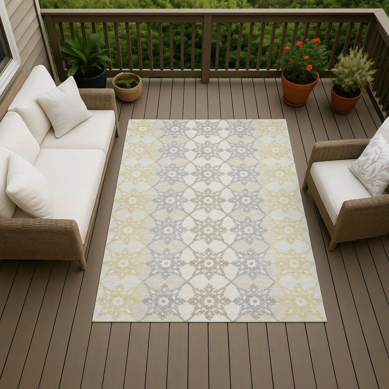 5' X 8' Ivory And Silver Floral Medallion Washable Indoor Outdoor Area Rug Homeroots Outdoor