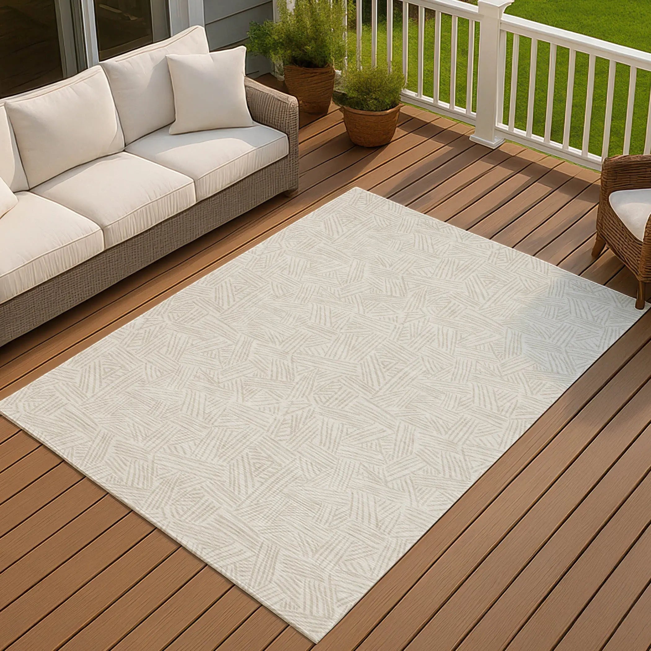 5' X 8' Ivory And Silver Geometric Washable Indoor Outdoor Area Rug Homeroots Outdoor